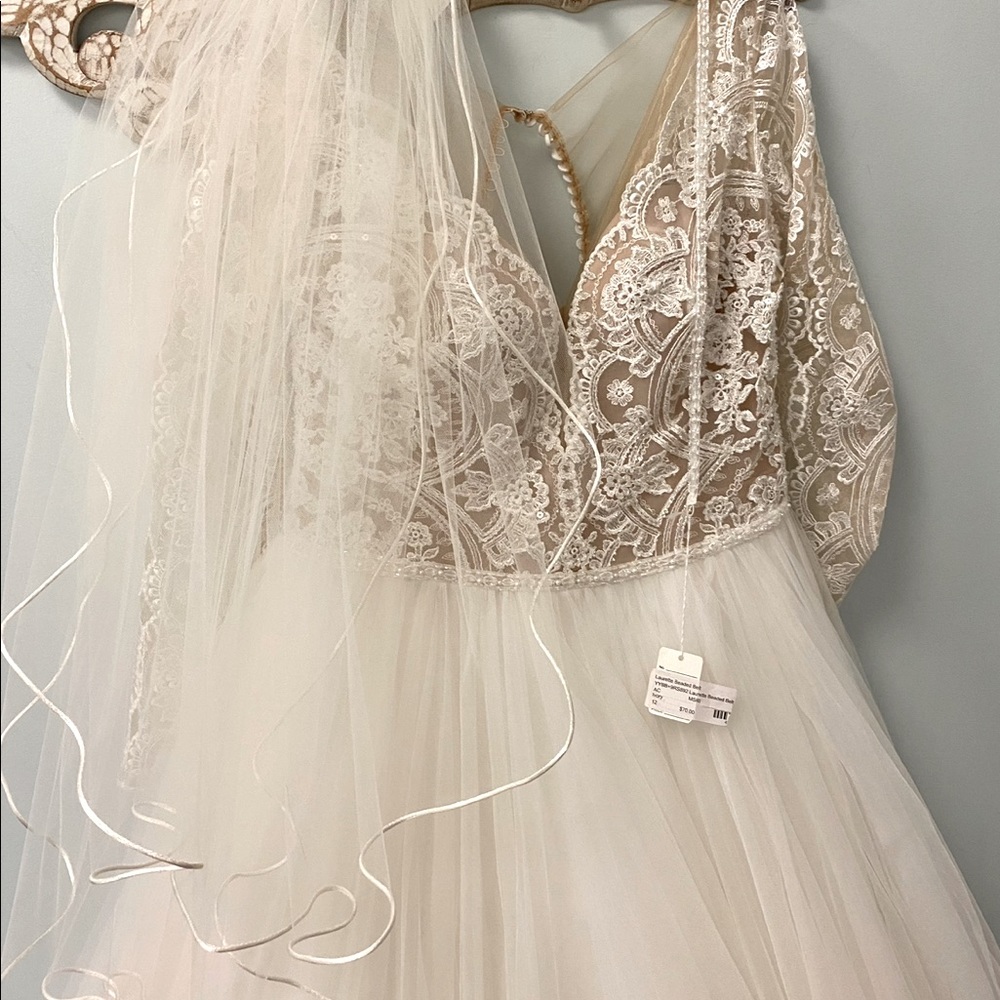 Wedding veil never worn!